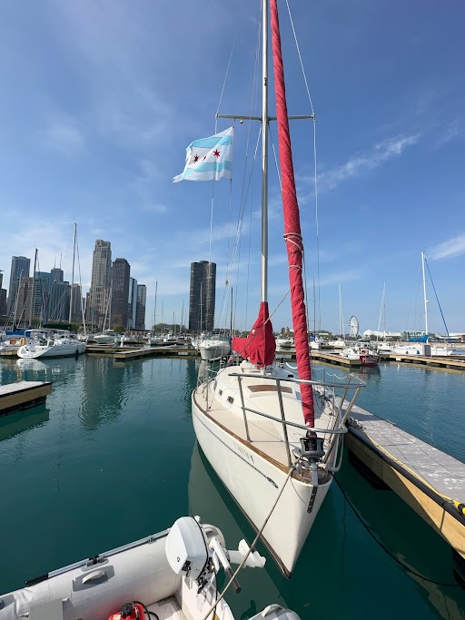 Sail Chicago's Lakefront on a Yacht 