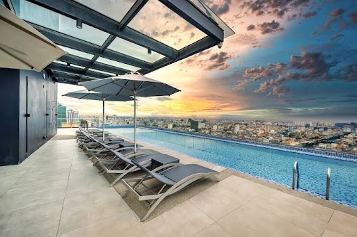 New Luxury Studio with best rooftop pool