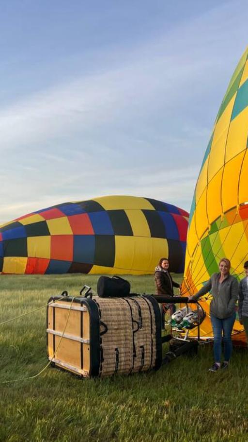 Hot air balloon tour over the Mena valley mountain range