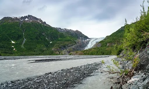 A walk through beautiful glacier country